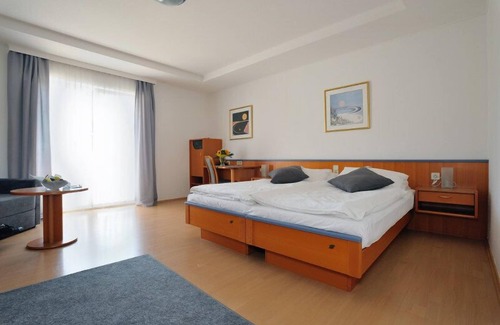 Podersdorf am See Hotel | Sporthotel Podersdorf