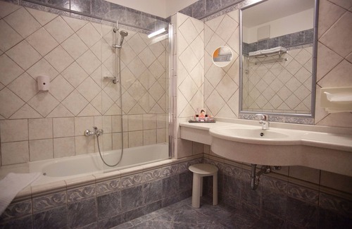 Podersdorf am See Hotel | Sporthotel Podersdorf