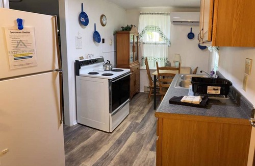 Hesston Cottage | Sportsman Cottage - Raystown Lake Vacation Rentals, Aunt Susie's