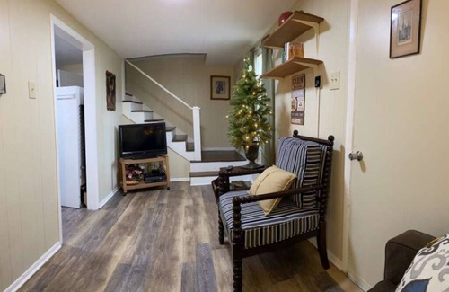 Hesston Cottage | Sportsman Cottage - Raystown Lake Vacation Rentals, Aunt Susie's