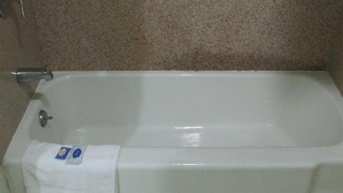 Eagle Lake Hotel | Sportsman's Motel