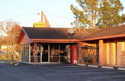 Eagle Lake Hotel | Sportsman's Motel