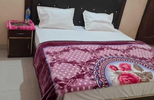 Sardhana Hotel | SPOT ON Hotel Dev Rana