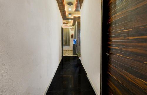 Sikar Hotel | SPOT ON Shree Girdhar Saawariya Place