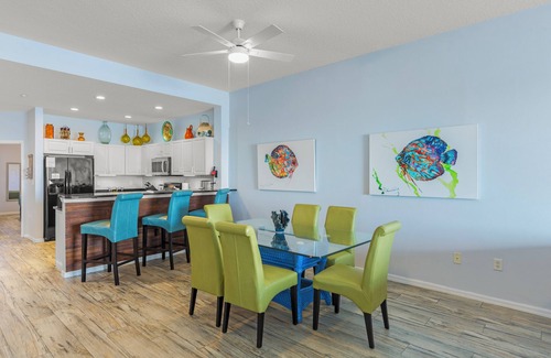 Clearwater Beach Condo | Spotless Unit Stunning Balcony Views Comfy King Beds Walk 2 Beach No Car Needed