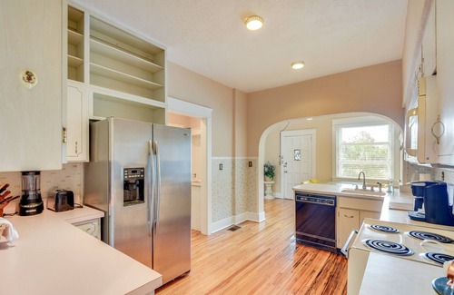 El Pino Parque Villa | Sprawling Daytona Beach Villa < 1 Mi to Beach!