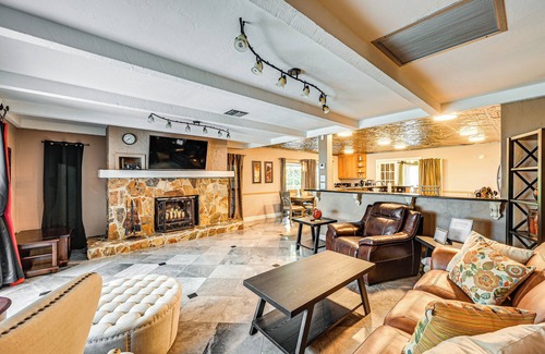 San Carlos Park House | Sprawling Fort Myers Home: Pool & Screened Lanai!
