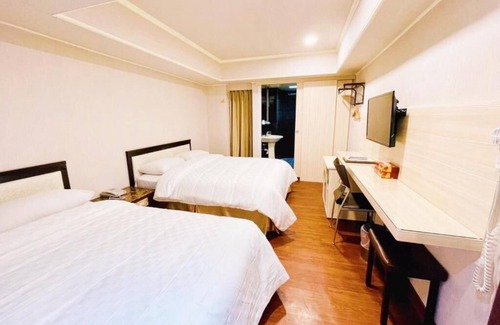 Fengshan District Hotel | Spring Art Hotel