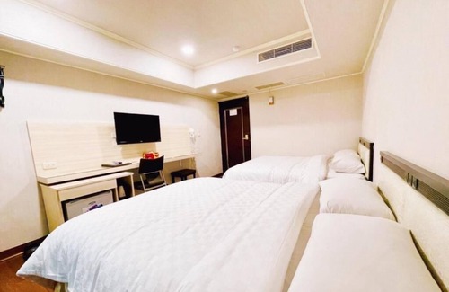Fengshan District Hotel | Spring Art Hotel