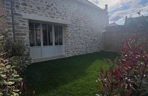 Moigny-sur-Ecole House | Spring cottage