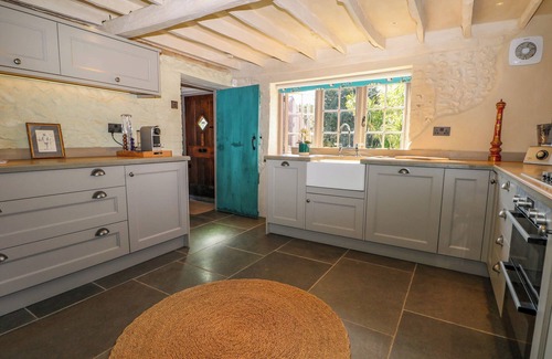 Ford Cottage | SPRING COTTAGE, pet friendly, character holiday cottage in Yapton