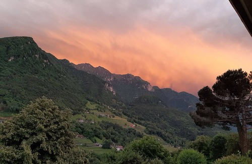 Arogno Apartment | Spring House