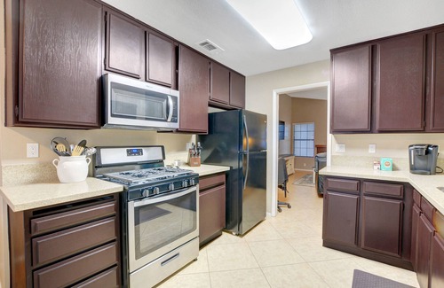 Spring Valley House | Spring Valley 2 Bedrooms 5 Miles from the Strip