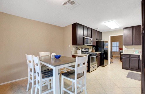 Spring Valley House | Spring Valley 2 Bedrooms 5 Miles from the Strip