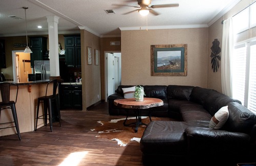 Perry House | Spring Warrior Pinesn5 min to the ocean, boat ramp, and the WMA.
