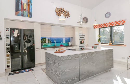Totnes House | SPRINGFIELD FARM, pet friendly, with a garden in Halwell