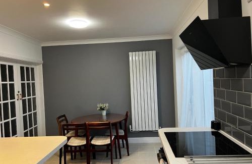 Stoke-on-Trent House | Springfield House- Near Newcastle Centre, Hospital and Keele University!