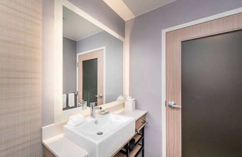 Downtown Baltimore Hotel | SpringHill Suites by Marriott Baltimore Downtown Convention Center Area