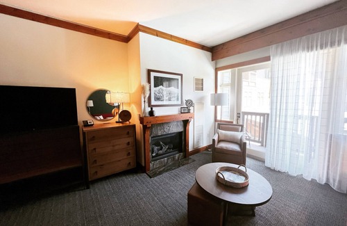 Stowe Area Hotel | Spruce Peak, Studio -Ski in -Ski out
