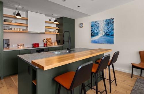 Stowe Area Condo | SPRUCE PEAK TREEHOUSE | 3 BED | STEPS TO THE LIFTS | MOUNTAIN VIEWS
