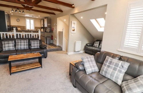 Penrith Cottage | SQUIRREL COTTAGE, family friendly, with pool in Penruddock