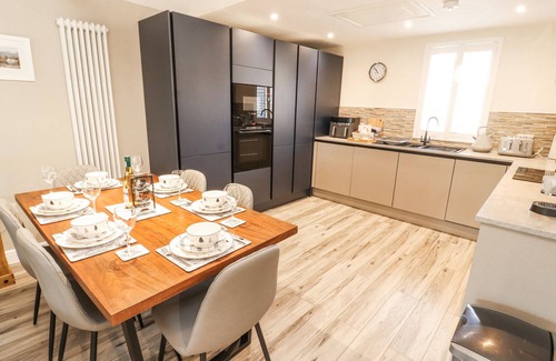 Penrith Cottage | SQUIRREL COTTAGE, family friendly, with pool in Penruddock