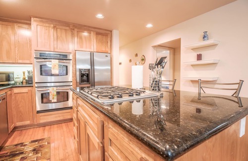 Dorrington Ski Chalet | Squirrel's Nest-Stunning Chalet w/Summer Pool Access!