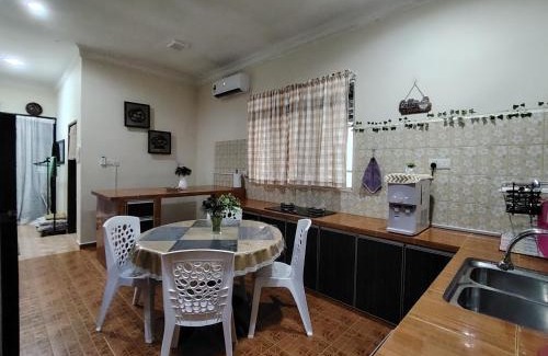 Kampung Permatang Timbun House | Sri MaLati Homestay and Event Space