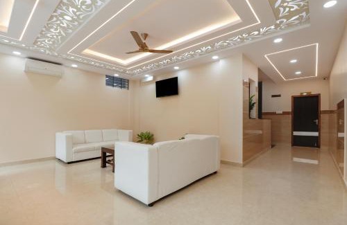 Nagarbhavi Hotel | Sri Sai Grand IN