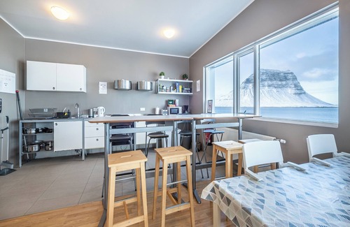 Grundarfjordur House | Stöð Guesthouse & Aparments