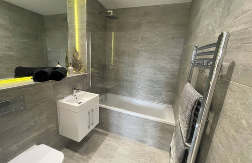 St Albans Apartment | St Albans Spacious 2 bed, 2 bathrooms apartment Family living space Netflix WiFi