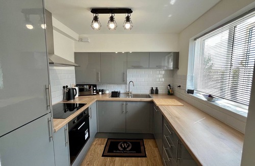 Colchester Apartment | St Andrews Gardens – Modern 2-Bed Flat with Town Views & Parking in Colchester