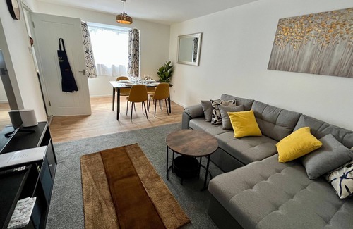 Colchester Apartment | St Andrews Gardens – Modern 2-Bed Flat with Town Views & Parking in Colchester