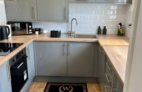 Colchester Apartment | St Andrews Gardens – Modern 2-Bed Flat with Town Views & Parking in Colchester