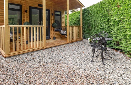 Luxulyan Cottage | ST. CHAD'S LODGE, romantic, character holiday cottage in Luxulyan