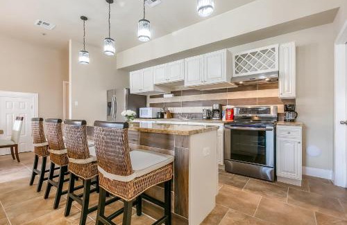 Faubourg Lafayette Apartment | St Charles Ave Urban Retreat with Luxury Amenities