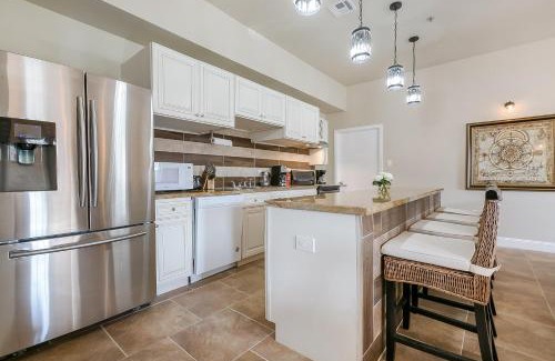 Faubourg Lafayette Apartment | St Charles Ave Urban Retreat with Luxury Amenities