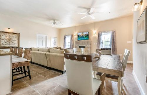 Faubourg Lafayette Apartment | St Charles Ave Urban Retreat with Luxury Amenities