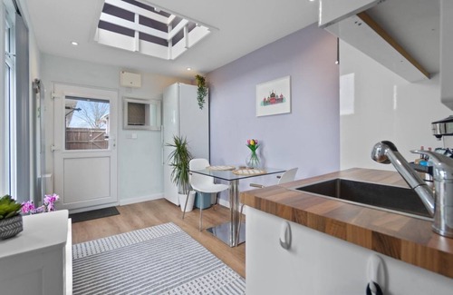 Hove House | St Helens Studio - Free Parking | By My Getaways