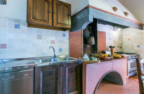 San Casciano in Val di Pesa House | Stunning private villa for 9 people with hot tub, WIFI, TV, patio, panoramic view and parking