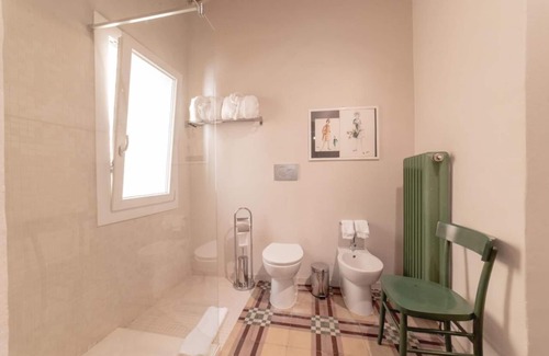 Old Town Apartment | St. James House, 90 m Osteria Francescana