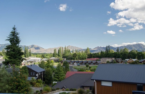 Hanmer Springs Cottage | ST JAMES MANOR, family friendly, with a garden in Hanmer Springs