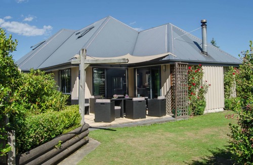 Hanmer Springs Cottage | ST JAMES MANOR, family friendly, with a garden in Hanmer Springs
