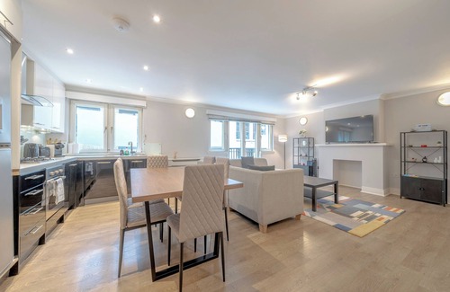 St James Apartment | St. James Square Sanctuary