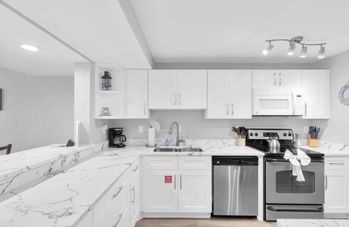 Meadows Condo | St. Johns Waterfront 4BR Penthouse Pool Dock Park