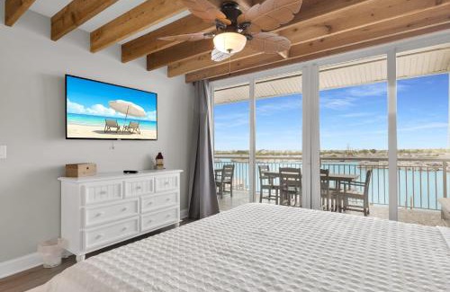 Meadows House | St Kitts - Downtown Waterfront Penthouse Pool Dock Parking