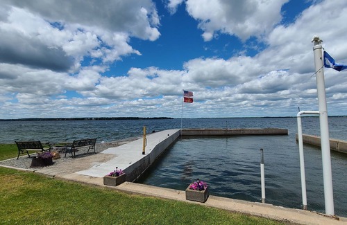Cape Vincent Cottage | St.Lawrence Riverfront Getaway