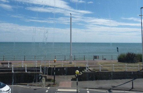 St Leonards-On-Sea Apartment | St Leonards On Sea - Seafront First Floor Flat W/ Stunning Sea View
