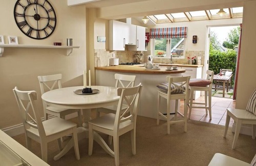 Salcombe Cottage | ST LEONARDS, family friendly, country holiday cottage in Salcombe