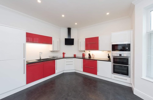Cliftonville Cottage | St Malo House - a house that sleeps 6 guests in 3 bedrooms